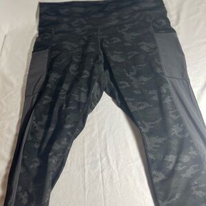 Fabletics Camo Pants/Leggings Size 3X With Pockets